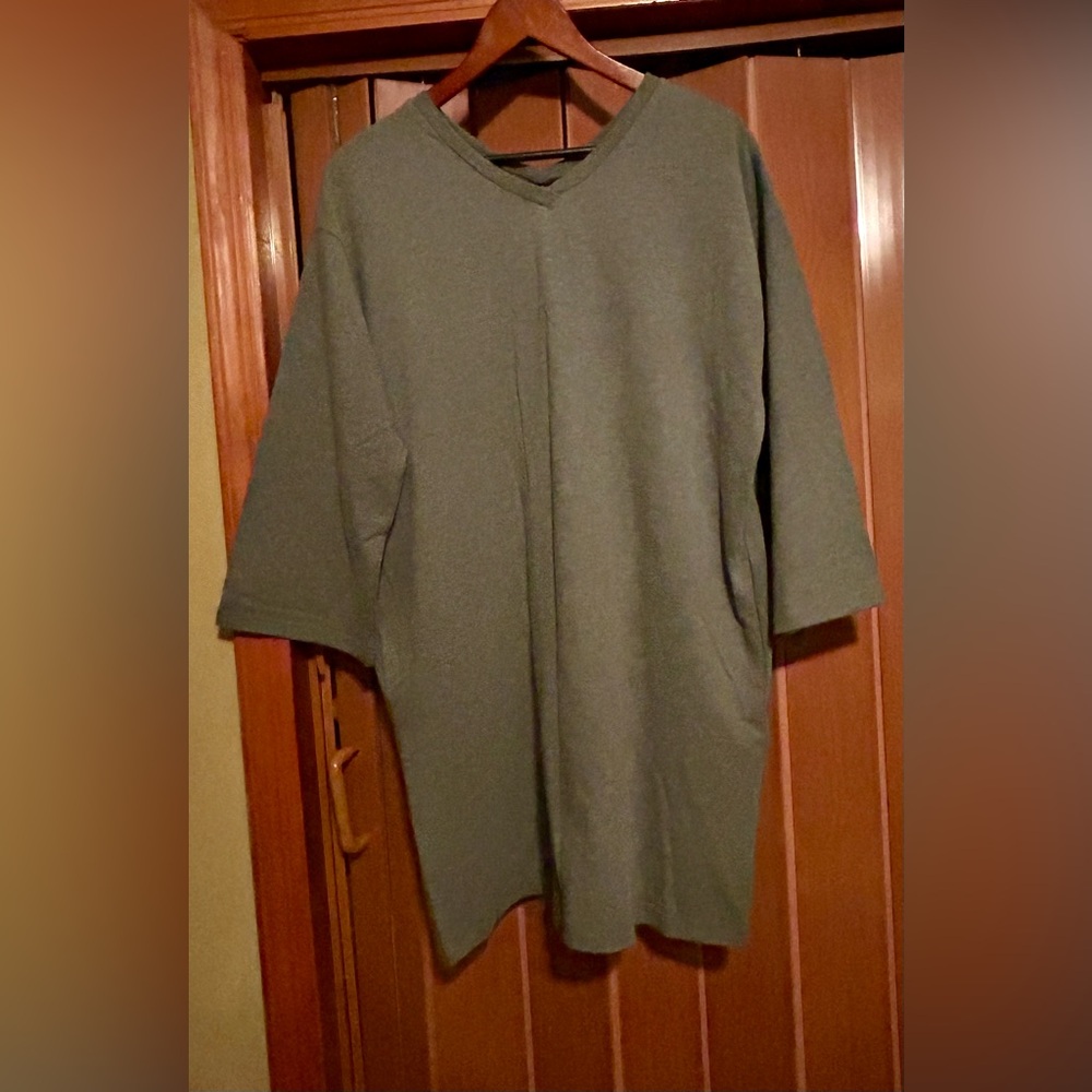 Lowrys Farm Gray Long Sleeve knit Dress Tunic size M pockets detailed back